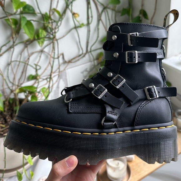 The great frog x Dr Martens collab. RARE** - Picture 3 of 7